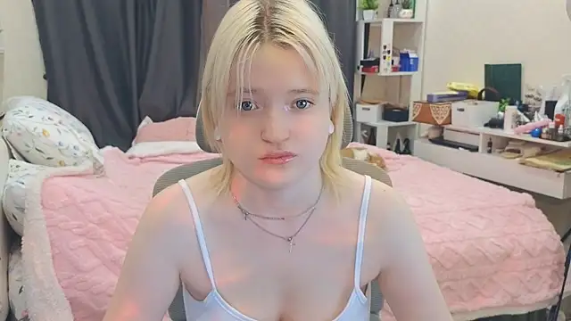 Beaupeach stripchat live cam model