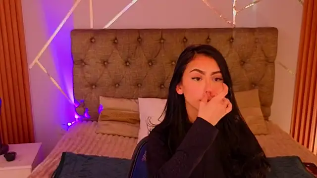 Coralinnee_ stripchat live cam model