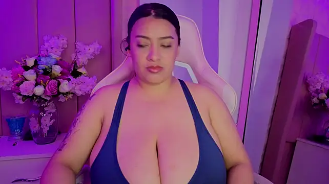 MollyBigBoobs12 stripchat live cam model