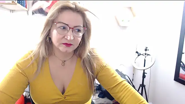 DIVAX_MONSERRAT stripchat live cam model