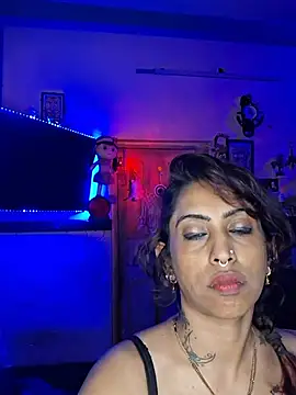 Poisonou5 stripchat live cam model
