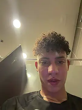 yoursexyjose stripchat live cam model
