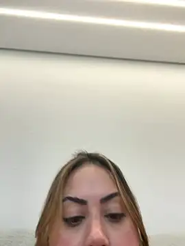 lariic stripchat live cam model