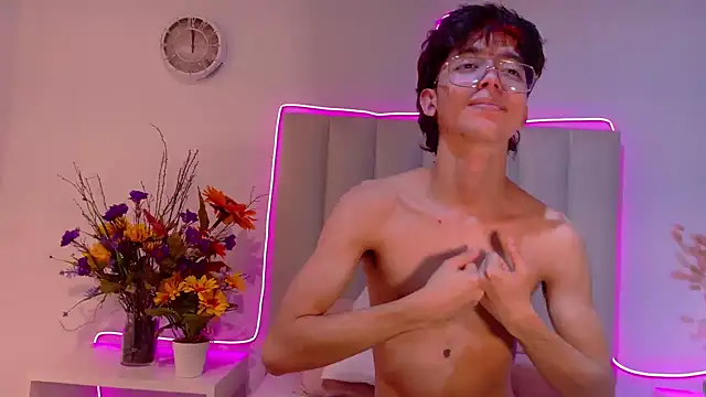Twink_Sebas7 stripchat live cam model