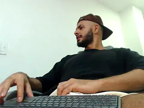 ThiagoToro stripchat live cam model