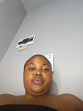 Curveysinaa stripchat live cam model