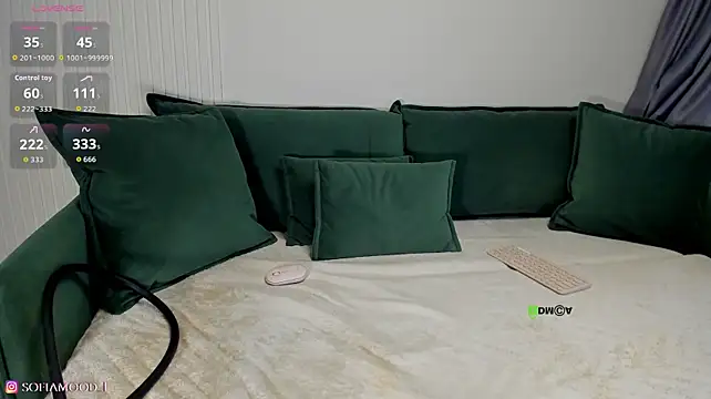 S0FlA stripchat live cam model