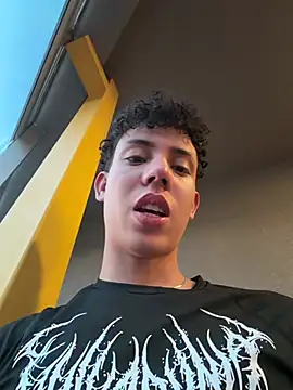 yoursexyjose stripchat live cam model