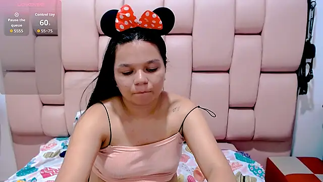 naomi_cute19 stripchat live cam model
