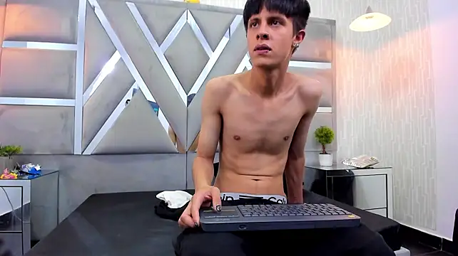 MikeHunteer stripchat live cam model