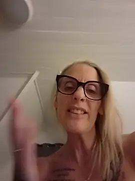 Busty-MorganXX stripchat live cam model