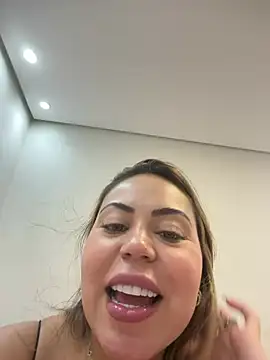 lariic stripchat live cam model