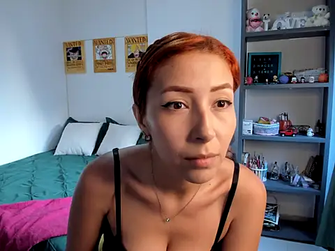 AriaRowenn stripchat live cam model