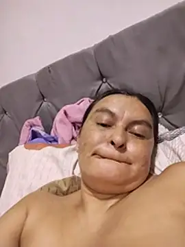 Horny-Mommy-Dirty stripchat live cam model