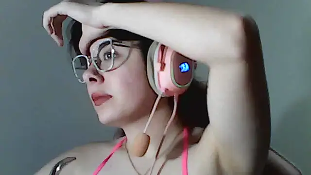 Owly_bloom stripchat live cam model