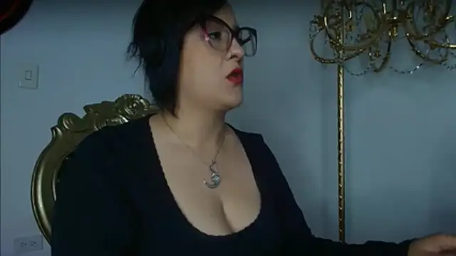 kiara-voss stripchat live cam model