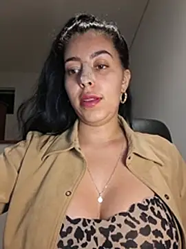 Luianna stripchat live cam model