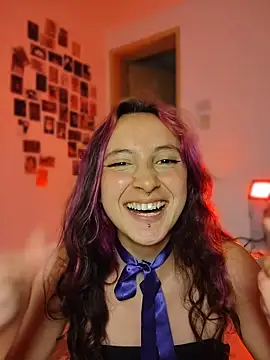 _Laary_Lily stripchat live cam model