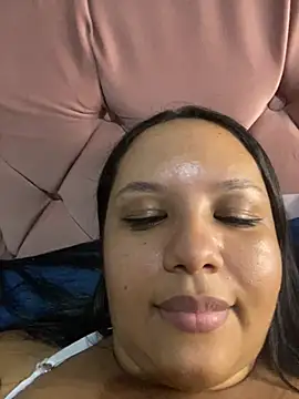 Bigostosa stripchat live cam model