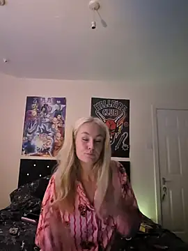 BlazingBaddie420 stripchat live cam model