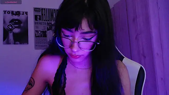LaurenttHills stripchat live cam model