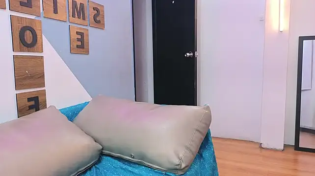 Almarouxx stripchat live cam model