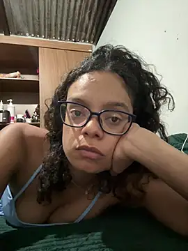 Luaa84 stripchat live cam model