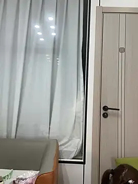 Puting_q stripchat live cam model