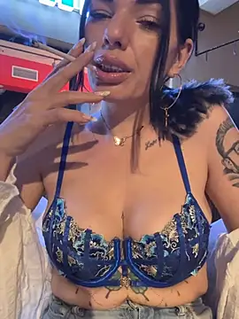 SerenaMonss stripchat live cam model