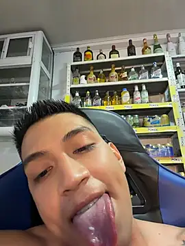 OliverWest04 stripchat live cam model