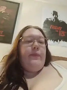 Sexycurvyemilyy stripchat live cam model