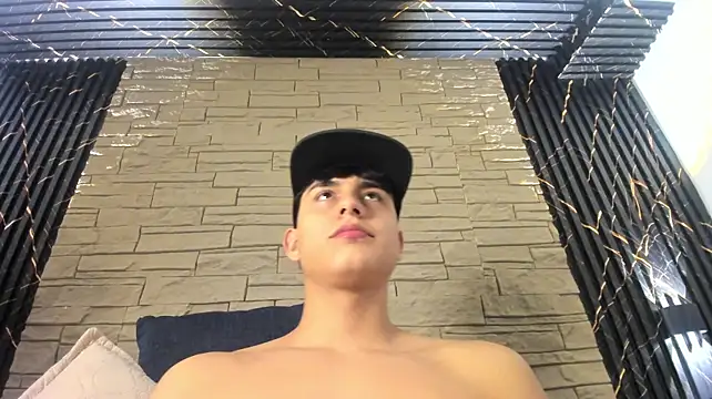 Lander_Cruz stripchat live cam model