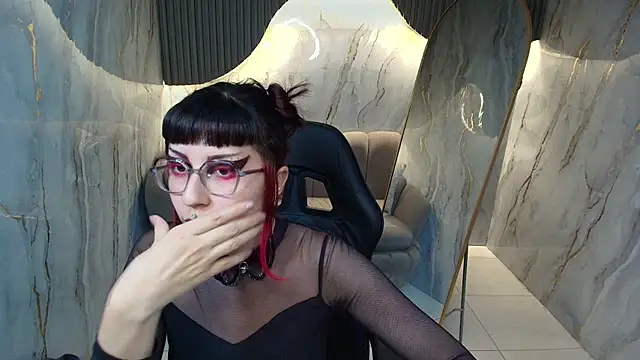 Ravenn_r stripchat live cam model