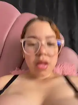 Lucyklein2022 stripchat live cam model