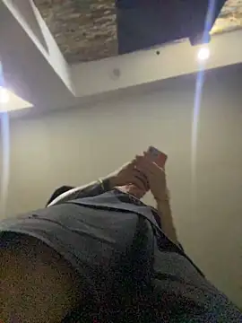 AlphaMasterXxx stripchat live cam model