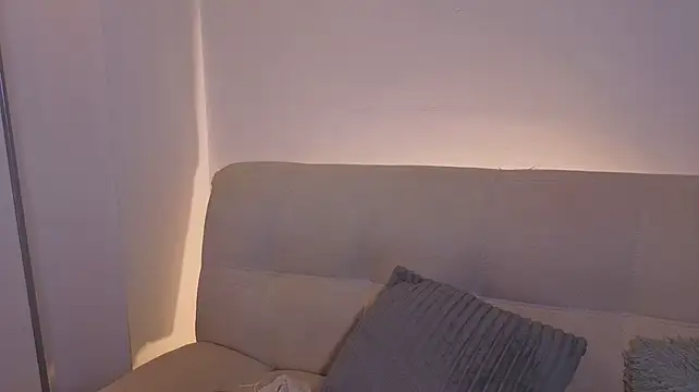 itsyenlo stripchat live cam model