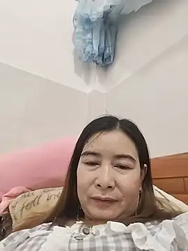 Sexy-ladyboobs20 stripchat live cam model