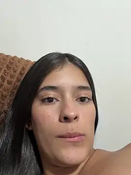 Isaaaaqueen stripchat live cam model