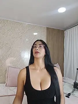 ImLauu stripchat live cam model