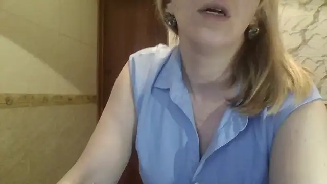 MiyaHottie stripchat live cam model