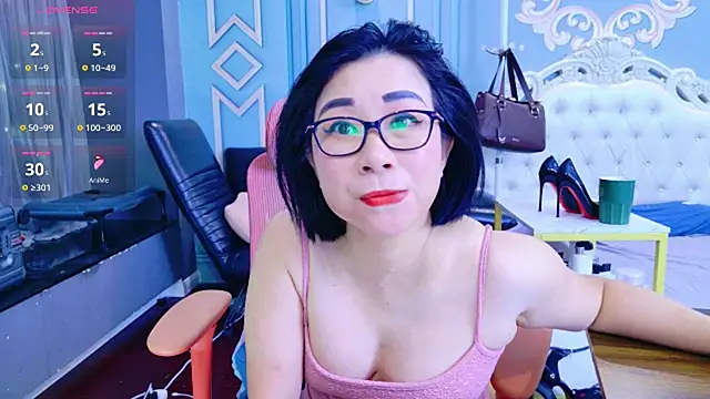 LucianaMe stripchat live cam model