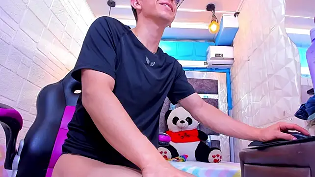 ElanGiraldo stripchat live cam model