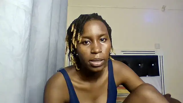 Luxelle stripchat live cam model