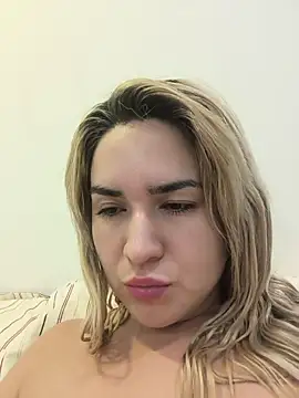 violet-grey stripchat live cam model