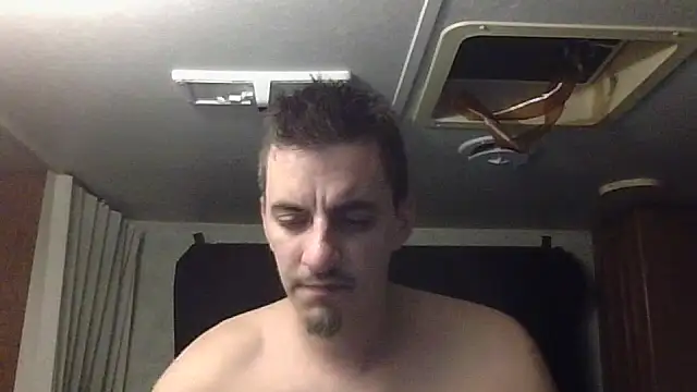 luverrboyy stripchat live cam model