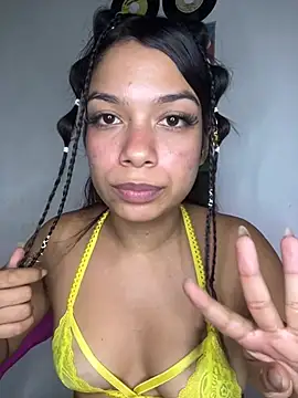Maya-squirt stripchat live cam model