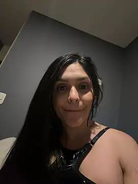 Danna-Saenz stripchat live cam model