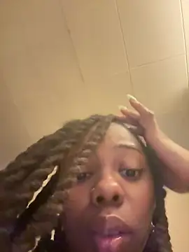Juicyyumm stripchat live cam model
