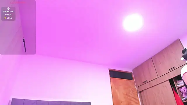 Kylie2211 stripchat live cam model