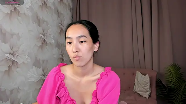 FlirtyAura stripchat live cam model